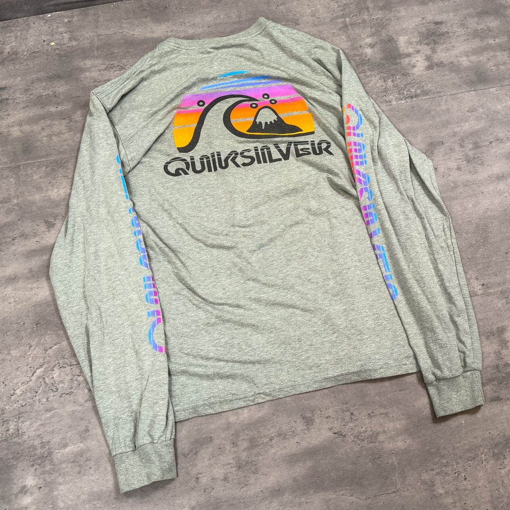 Vintage VTG Y2K 2000's 00's Quiksilver Grey Long Sleeve Surfwear T-Shirt